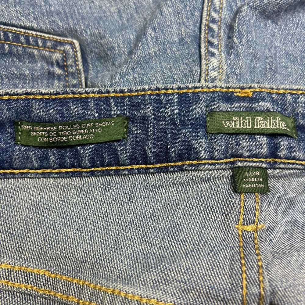 Wild Fable Super High Rise Rolled Cuff Denim Shorts Size 17R 3” inseam - Picture 4 of 5